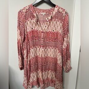 Women’s adorable multi colored baby doll type top.